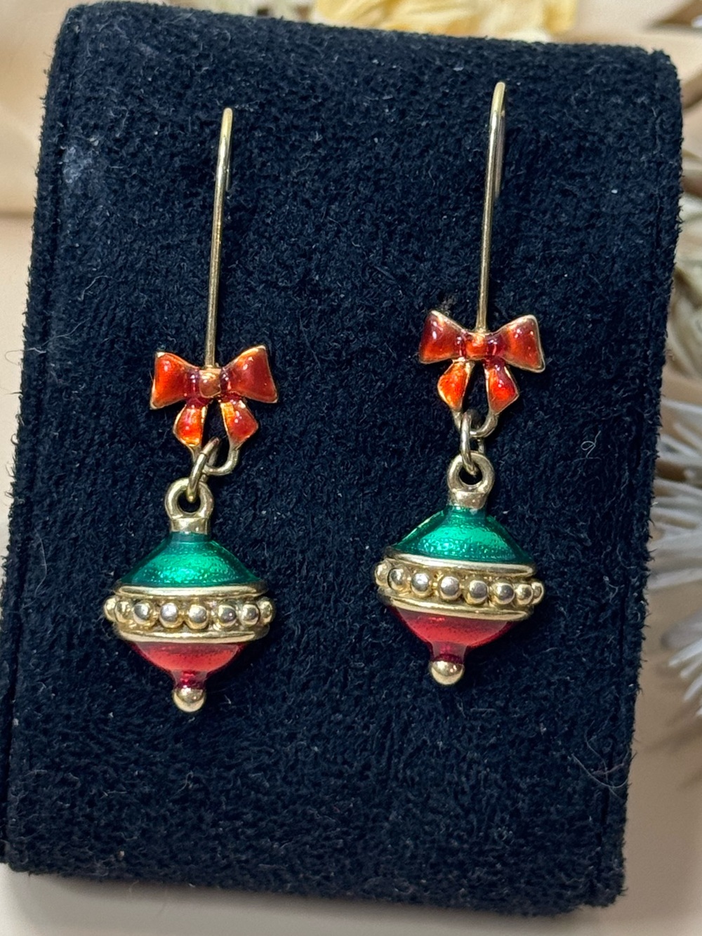 Vintage Christmas Ornament Red Green Bow Gold Tone Dangle Earrings